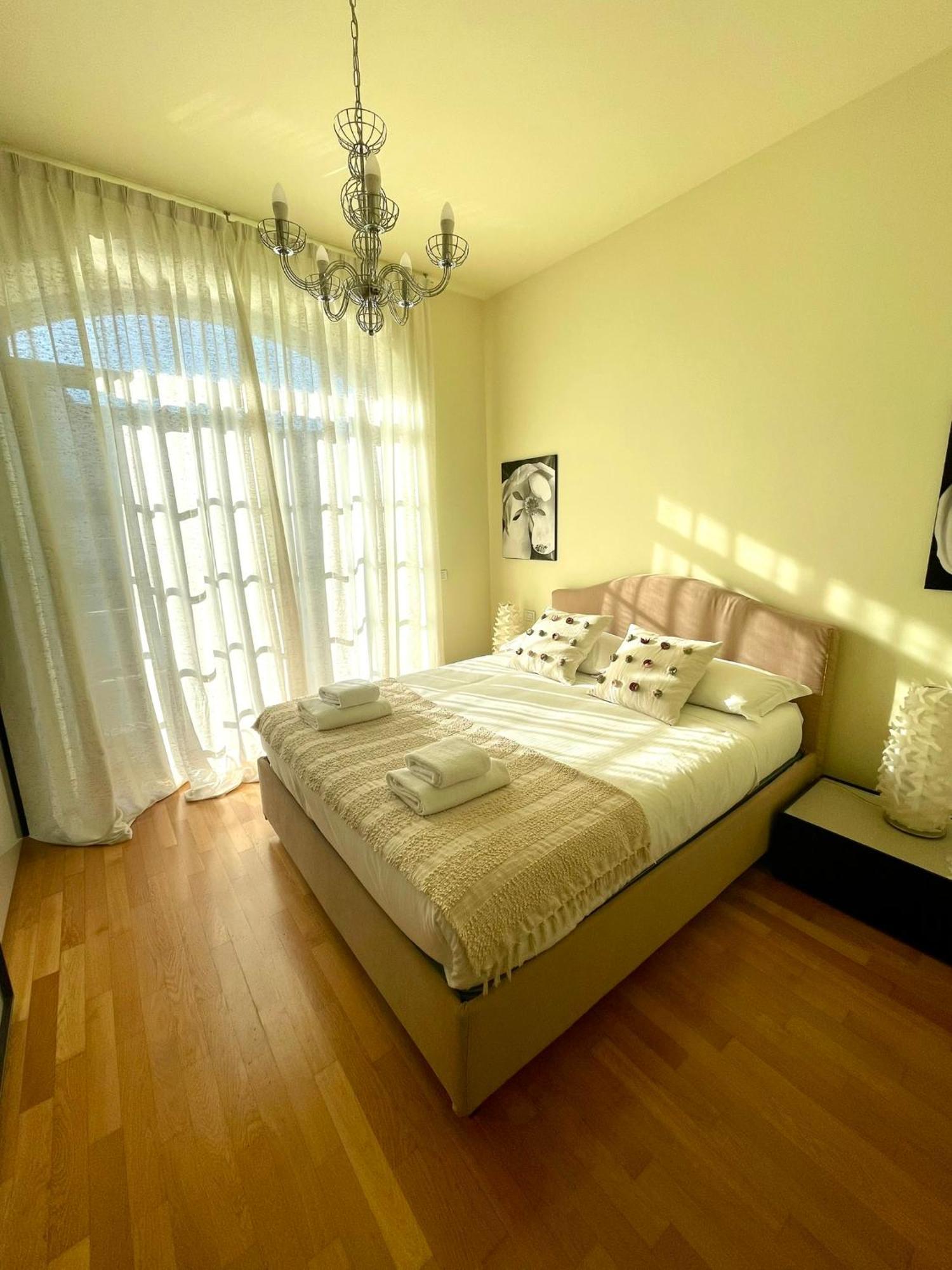 Luxury Four-Room Apartment In Monza Centro - 2 Min Walk To Train Station ภายนอก รูปภาพ