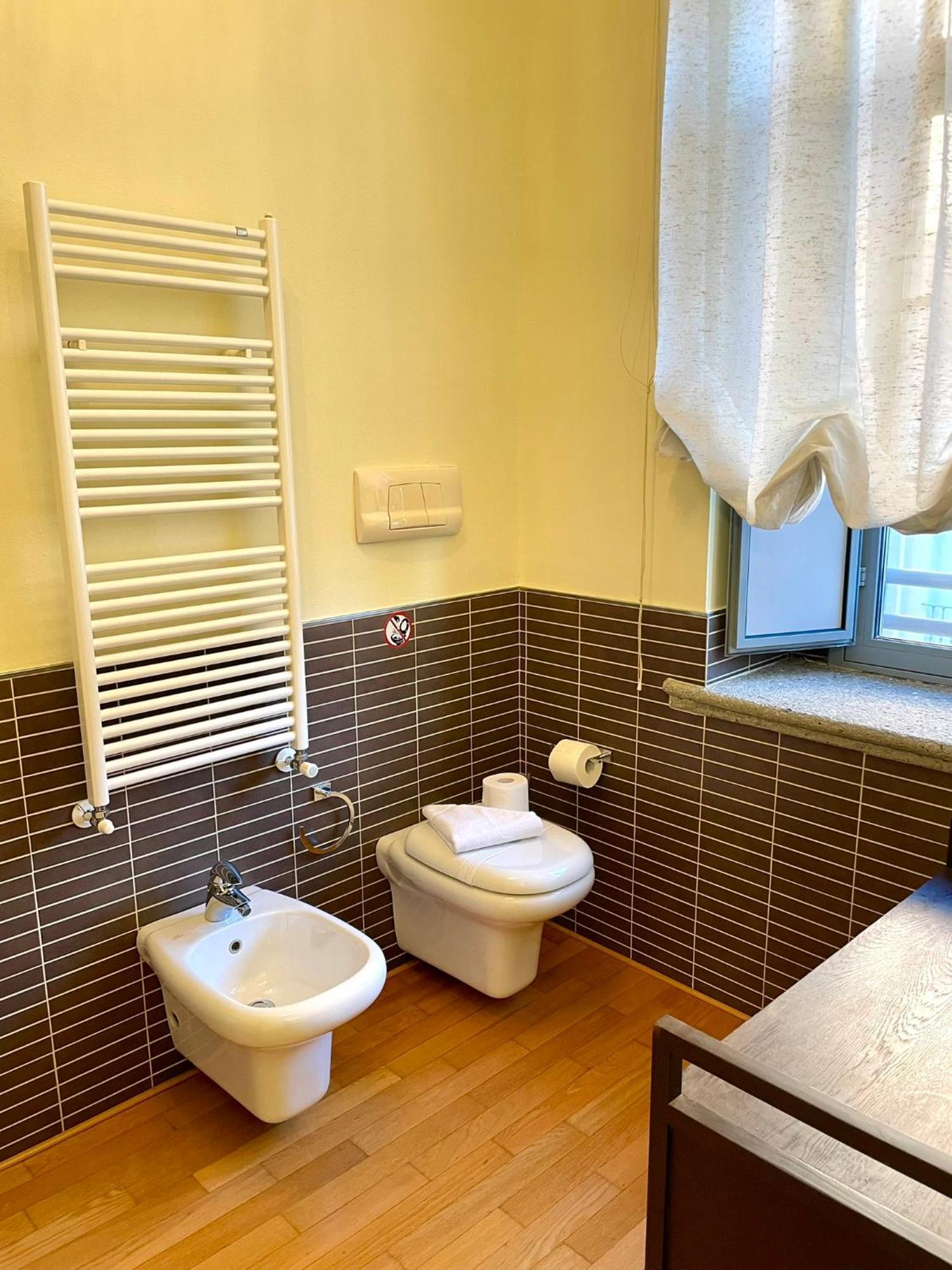 Luxury Four-Room Apartment In Monza Centro - 2 Min Walk To Train Station ภายนอก รูปภาพ